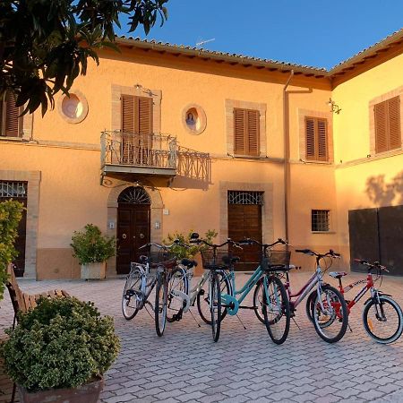 פוליניו B&B Il Casale מראה חיצוני תמונה